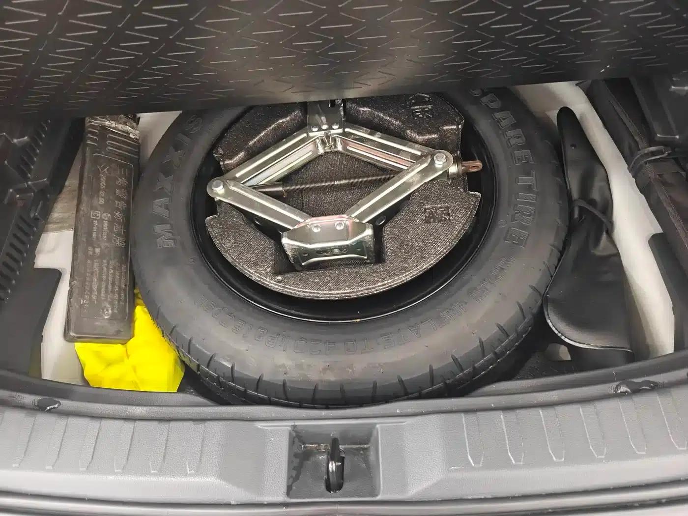2023 Toyota RAV4 2.0L CVT 4WD Luxury PLUS Edition — миниатюра 16