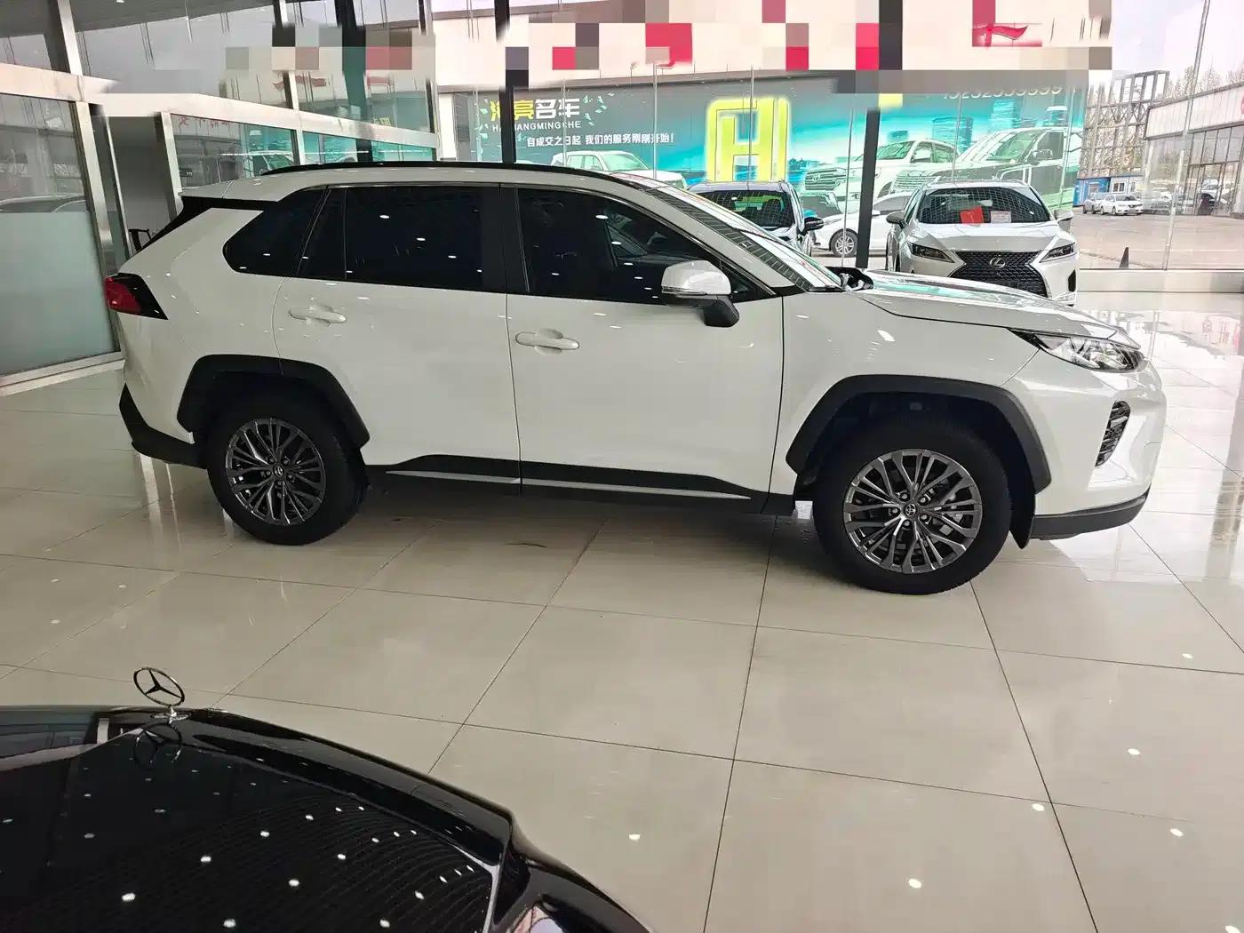 2023 Toyota RAV4 2.0L CVT 4WD Luxury PLUS Edition — миниатюра 17