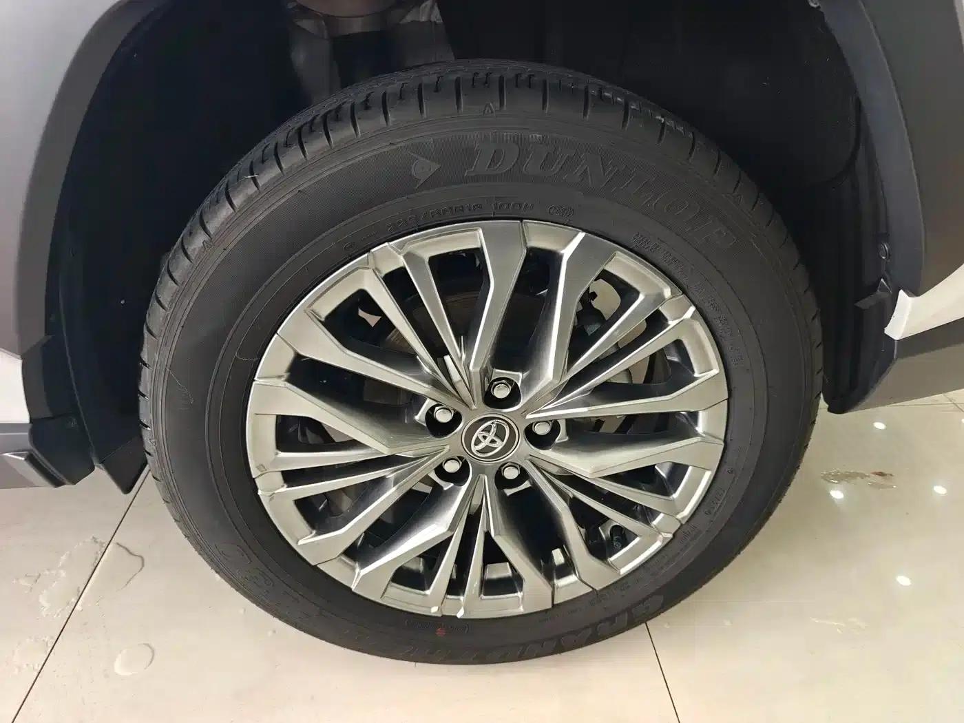 2023 Toyota RAV4 2.0L CVT 4WD Luxury PLUS Edition — миниатюра 18