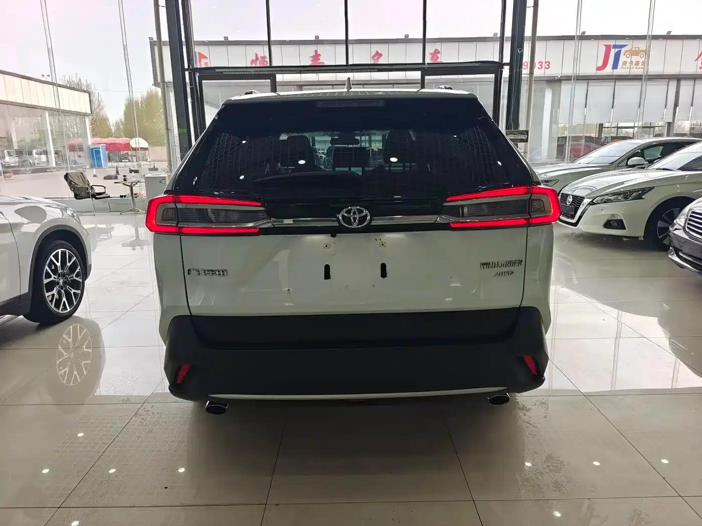 2023 Toyota RAV4 2.0L CVT 4WD Luxury PLUS Edition — миниатюра 5