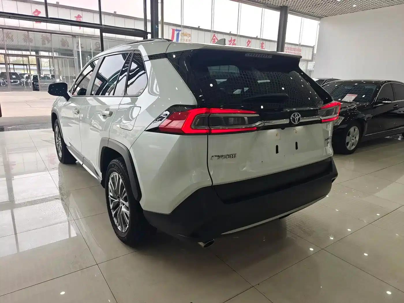 2023 Toyota RAV4 2.0L CVT 4WD Luxury PLUS Edition — миниатюра 6