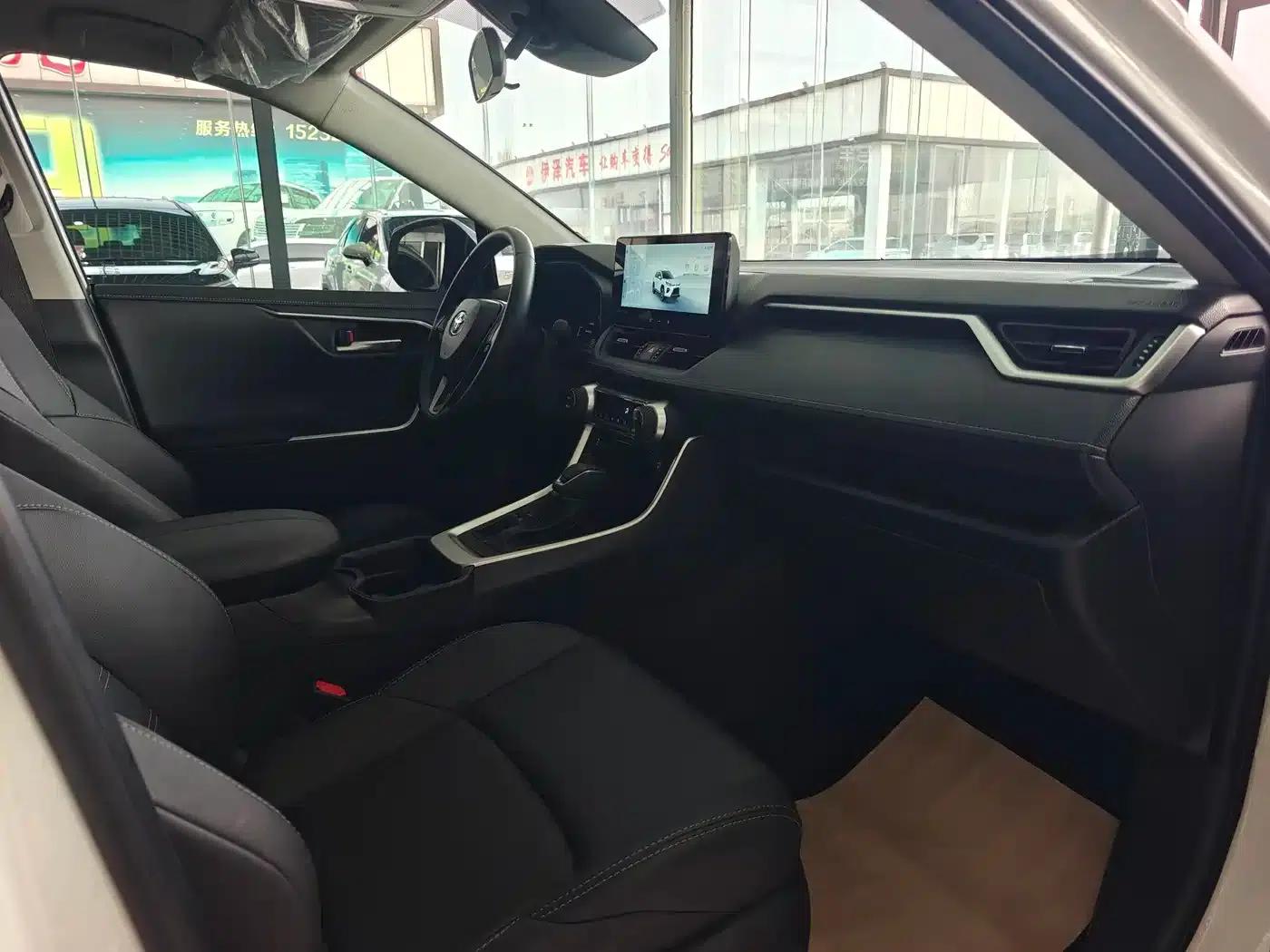 2023 Toyota RAV4 2.0L CVT 4WD Luxury PLUS Edition — миниатюра 9