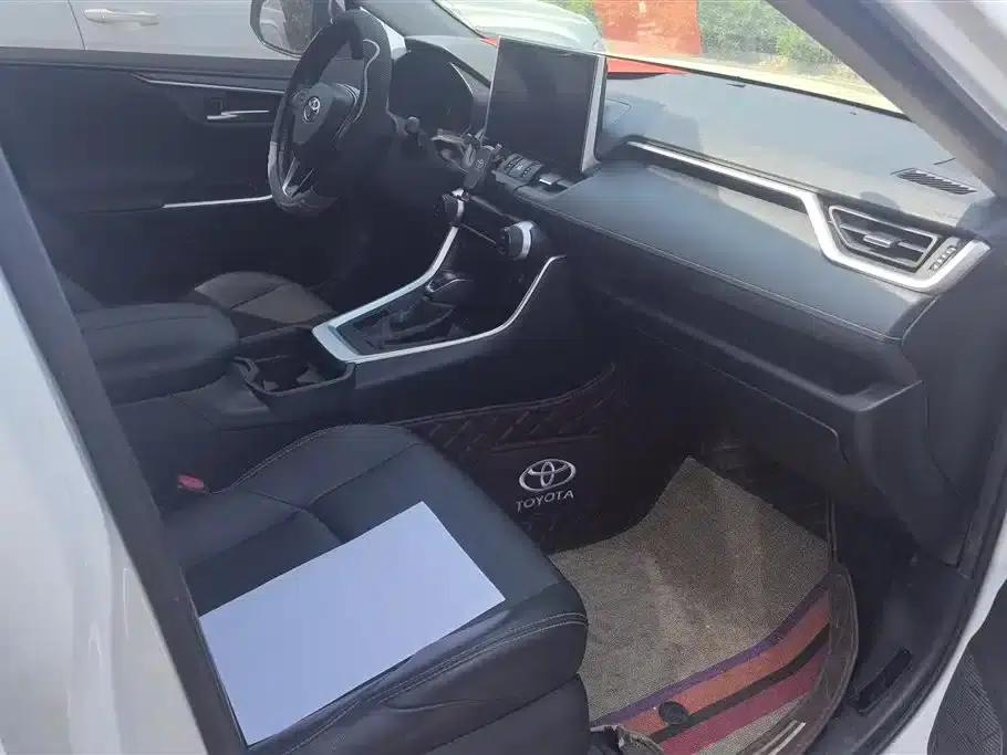 2021 Toyota RAV4 2.0L CVT 2WD Luxury Edition — миниатюра 8