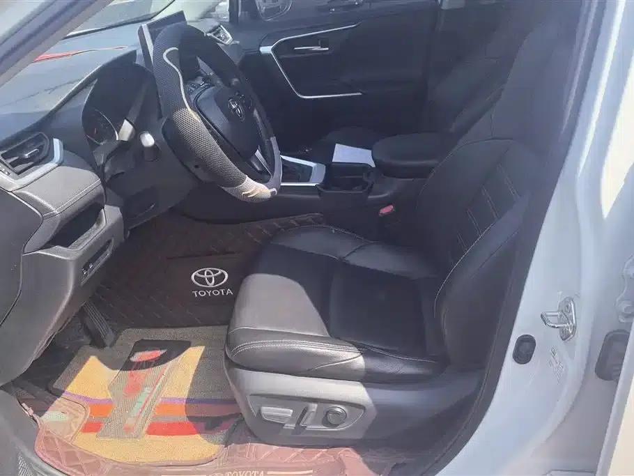 2021 Toyota RAV4 2.0L CVT 2WD Luxury Edition — миниатюра 9