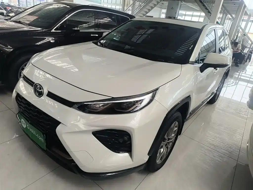 2024 Toyota RAV4 2.0L CVT 2WD Urban Edition — миниатюра 2