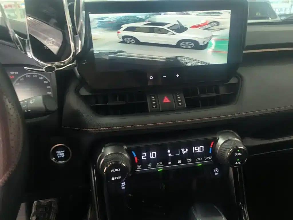 2024 Toyota RAV4 2.0L CVT 2WD Urban Edition — миниатюра 13