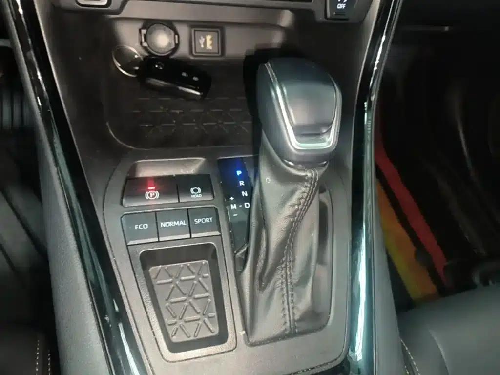 2024 Toyota RAV4 2.0L CVT 2WD Urban Edition — миниатюра 14