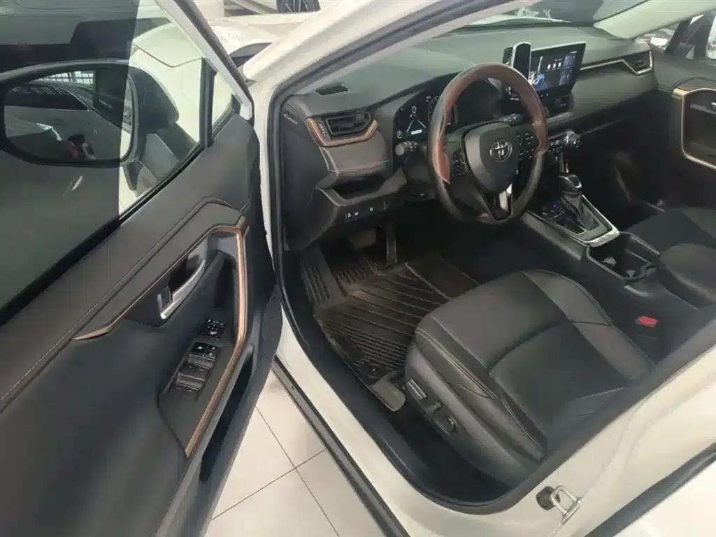 2024 Toyota RAV4 2.0L CVT 2WD Urban Edition — миниатюра 16