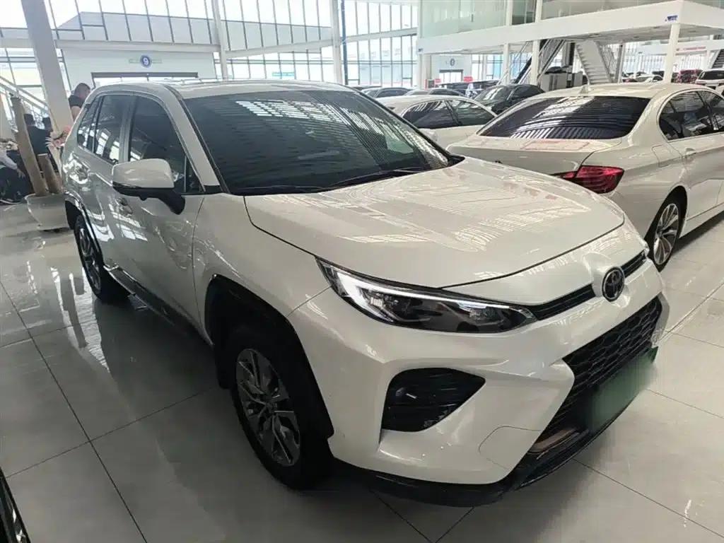 2024 Toyota RAV4 2.0L CVT 2WD Urban Edition — миниатюра 4