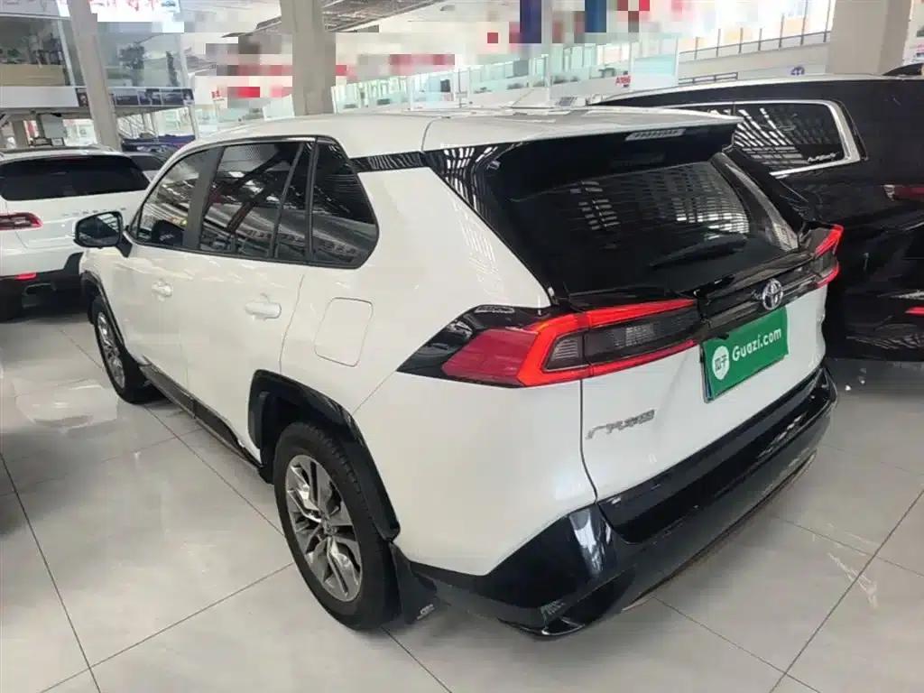 2024 Toyota RAV4 2.0L CVT 2WD Urban Edition — миниатюра 5