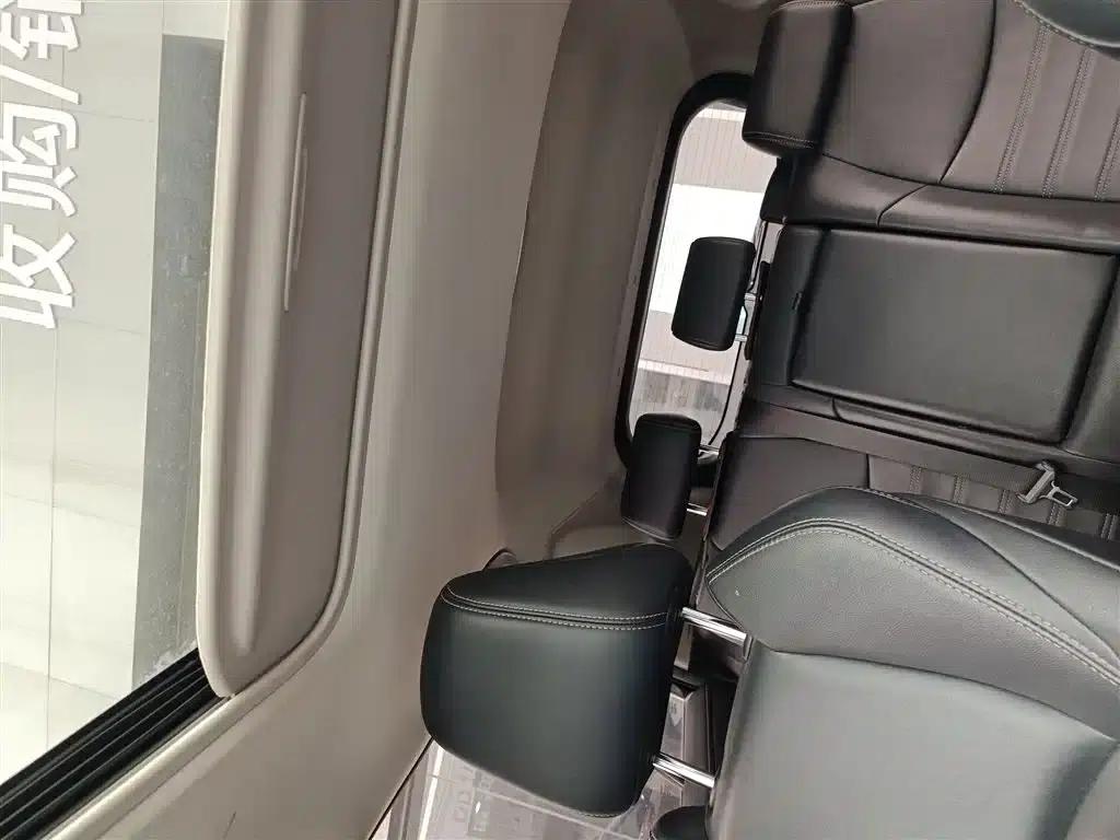 2022 Toyota RAV4 2.0L CVT 2WD Luxury Edition — миниатюра 11