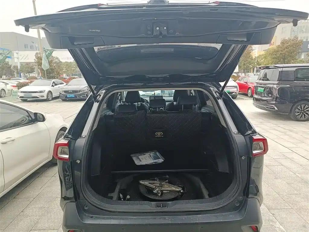 2022 Toyota RAV4 2.0L CVT 2WD Luxury Edition — миниатюра 12