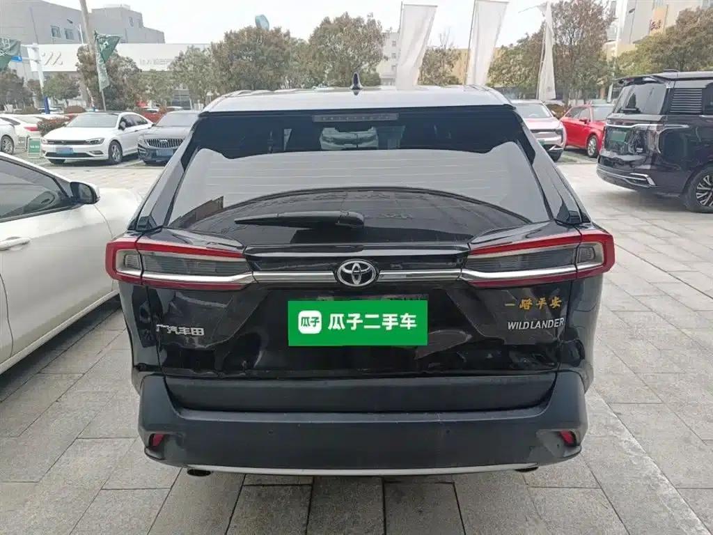 2022 Toyota RAV4 2.0L CVT 2WD Luxury Edition — миниатюра 4