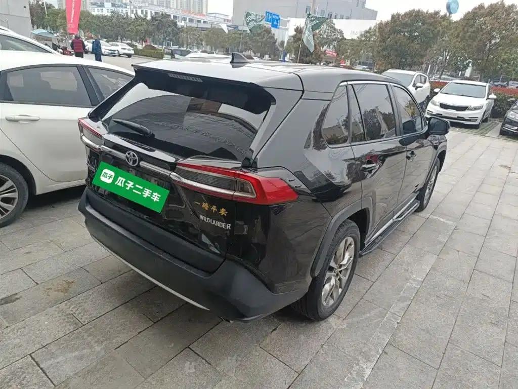 2022 Toyota RAV4 2.0L CVT 2WD Luxury Edition — миниатюра 5
