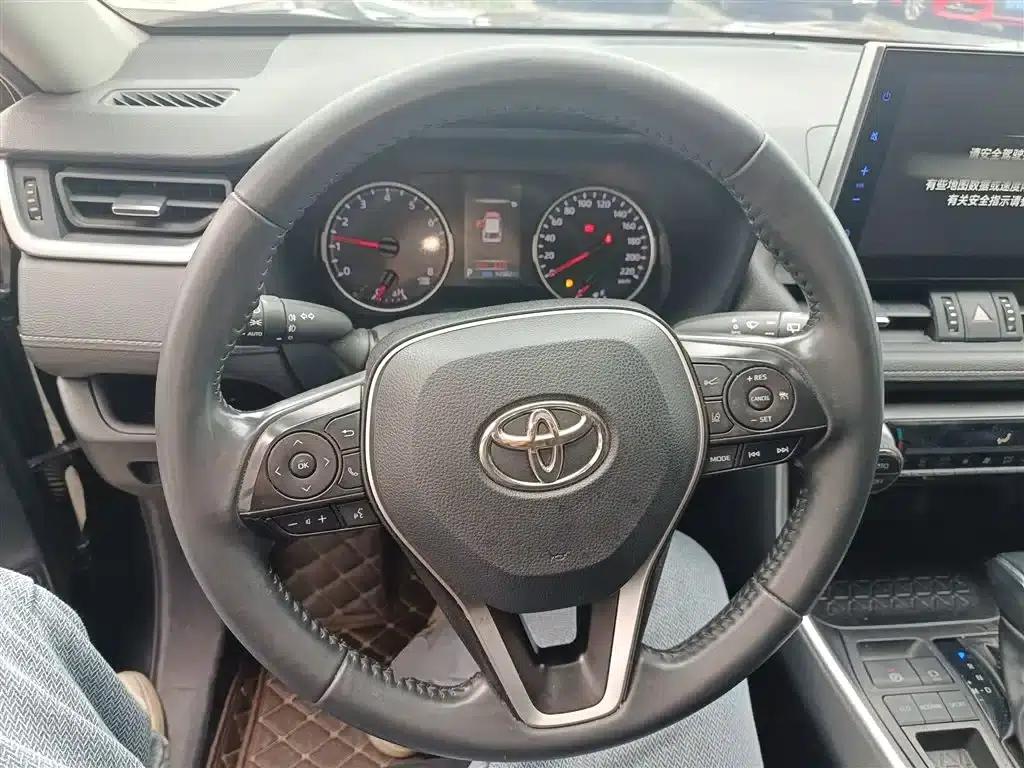 2022 Toyota RAV4 2.0L CVT 2WD Luxury Edition — миниатюра 6