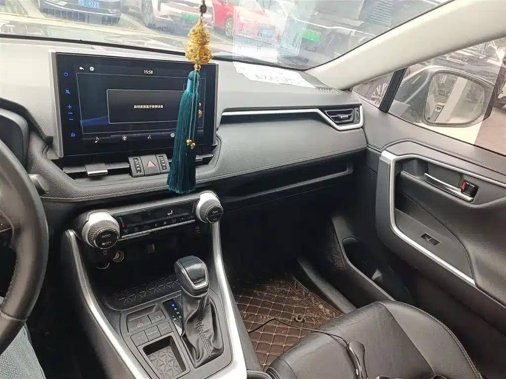 2022 Toyota RAV4 2.0L CVT 2WD Luxury Edition — миниатюра 8