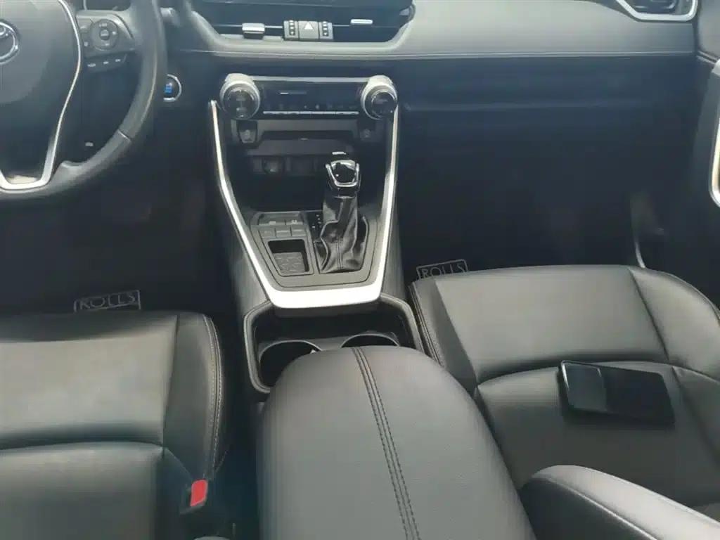 2022 Toyota RAV4 2.0L CVT 2WD Urban Edition — миниатюра 14