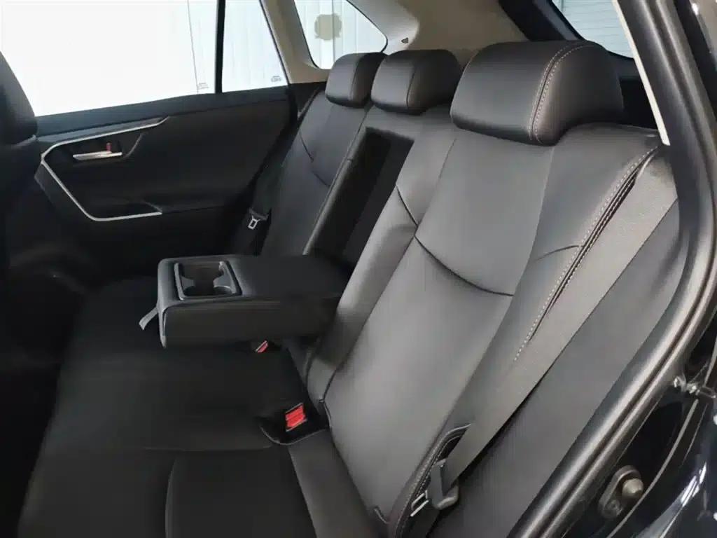 2022 Toyota RAV4 2.0L CVT 2WD Urban Edition — миниатюра 17
