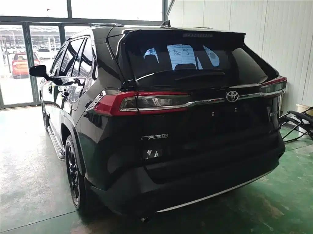 2022 Toyota RAV4 2.0L CVT 2WD Urban Edition — миниатюра 5