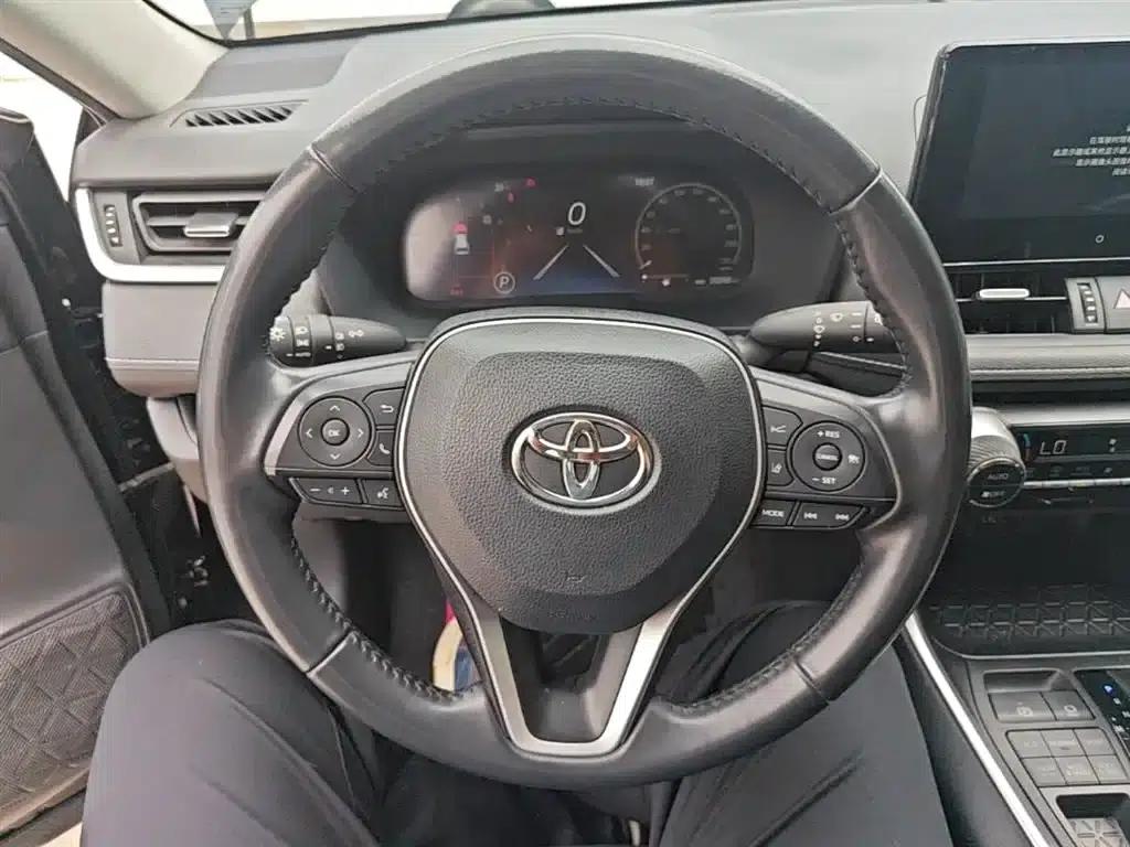 2023 Toyota RAV4 2.0L CVT 4WD Luxury PLUS Edition — миниатюра 11