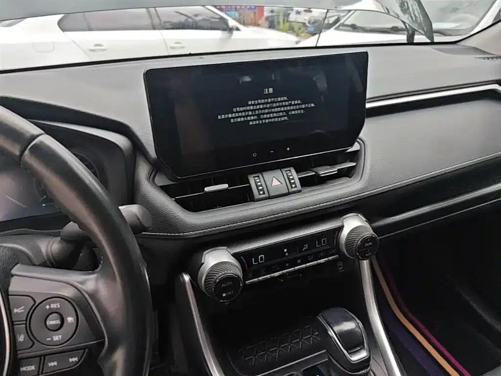 2023 Toyota RAV4 2.0L CVT 4WD Luxury PLUS Edition — миниатюра 13