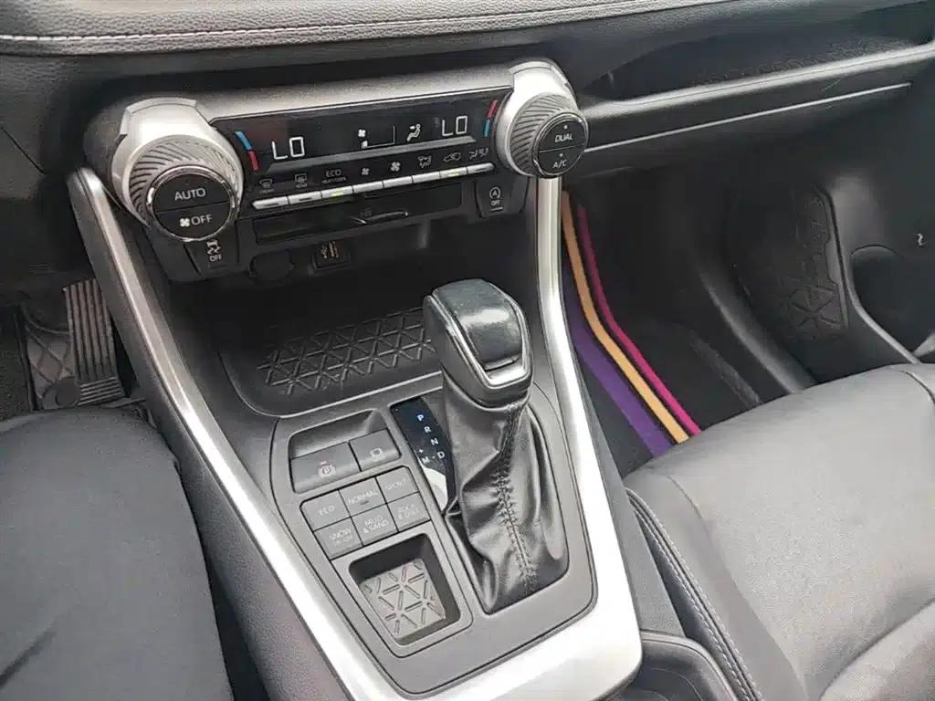 2023 Toyota RAV4 2.0L CVT 4WD Luxury PLUS Edition — миниатюра 14