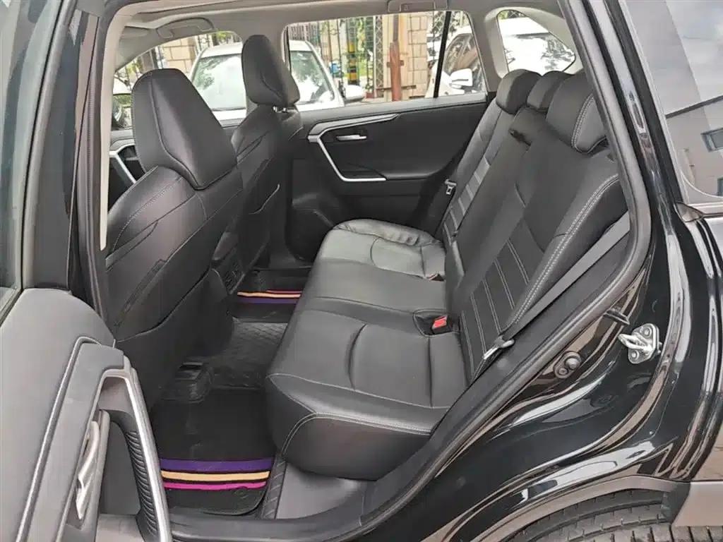 2023 Toyota RAV4 2.0L CVT 4WD Luxury PLUS Edition — миниатюра 17
