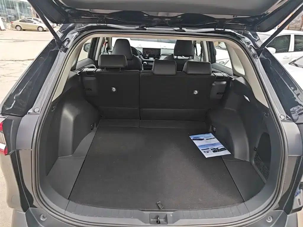 2023 Toyota RAV4 2.0L CVT 4WD Luxury PLUS Edition — миниатюра 19