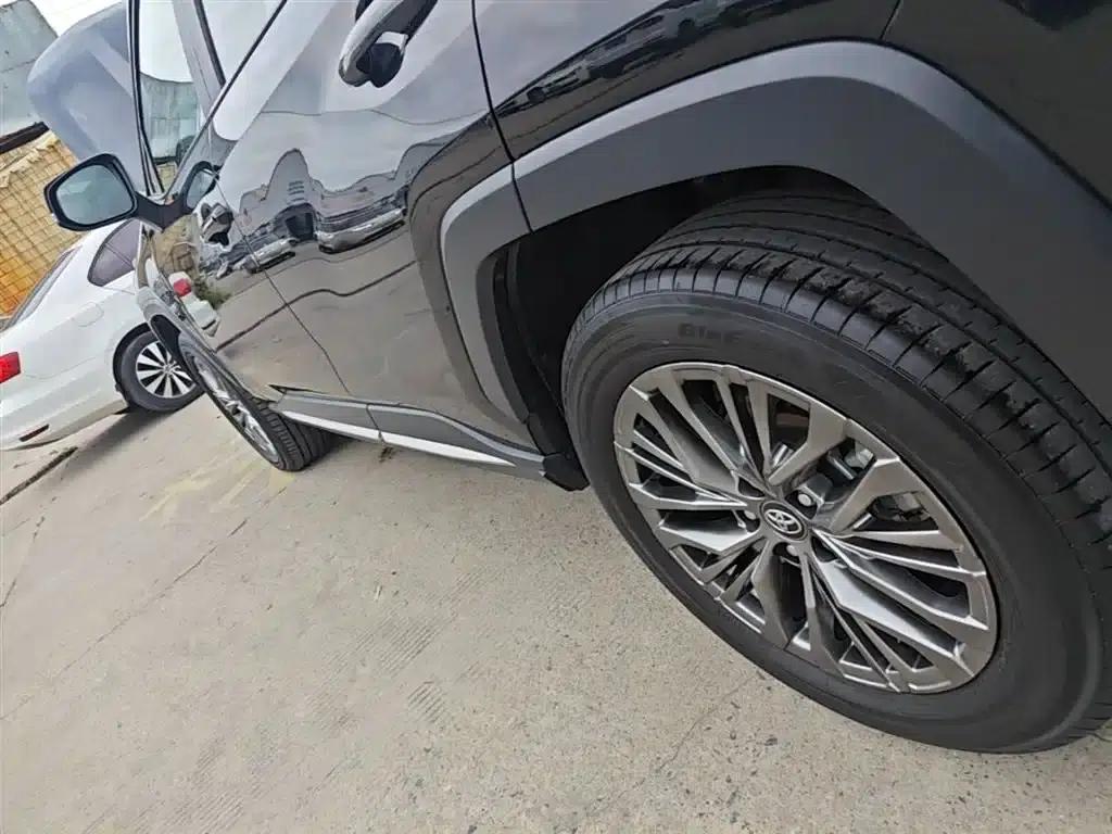 2023 Toyota RAV4 2.0L CVT 4WD Luxury PLUS Edition — миниатюра 22