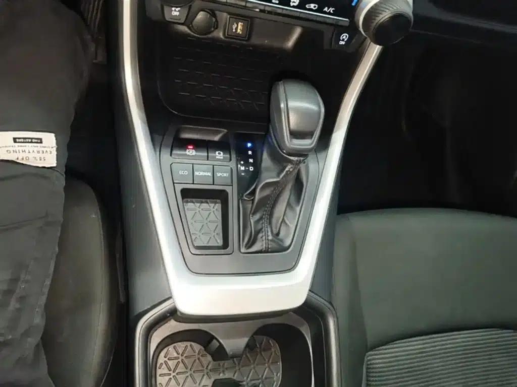 2024 Toyota RAV4 2.0L CVT 2WD Leading Edition — миниатюра 14