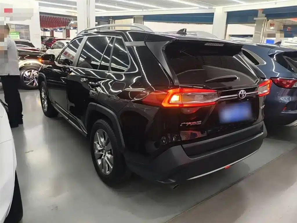 2024 Toyota RAV4 2.0L CVT 2WD Leading Edition — миниатюра 5
