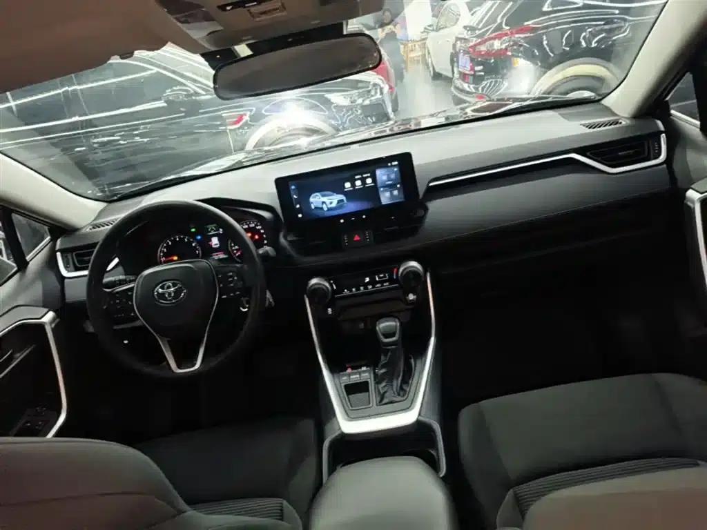 2024 Toyota RAV4 2.0L CVT 2WD Leading Edition — миниатюра 10