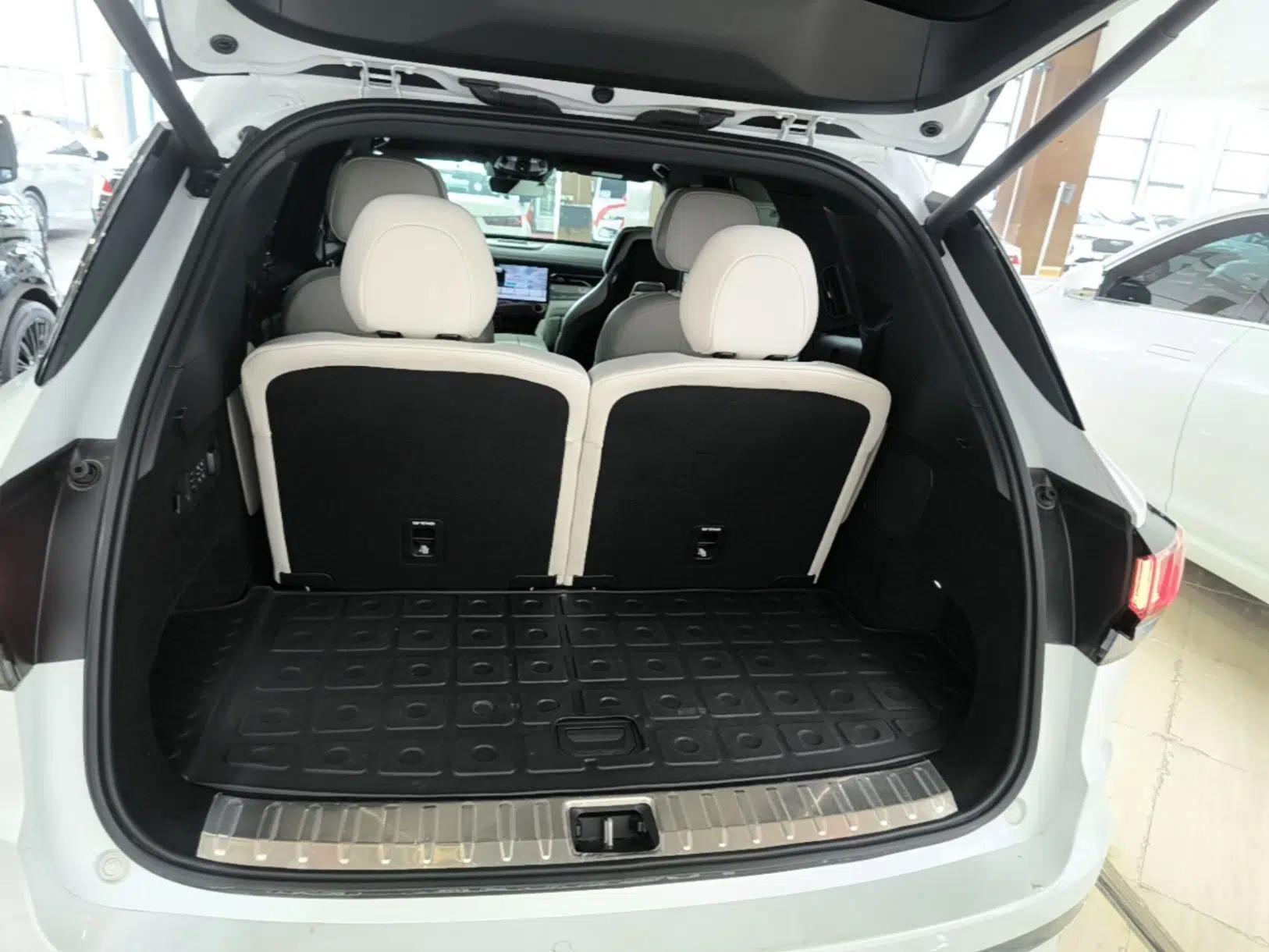 Lynk & Co 09 EM-P 2021 2.0T PHEV Ultra Six-Seater — миниатюра 21