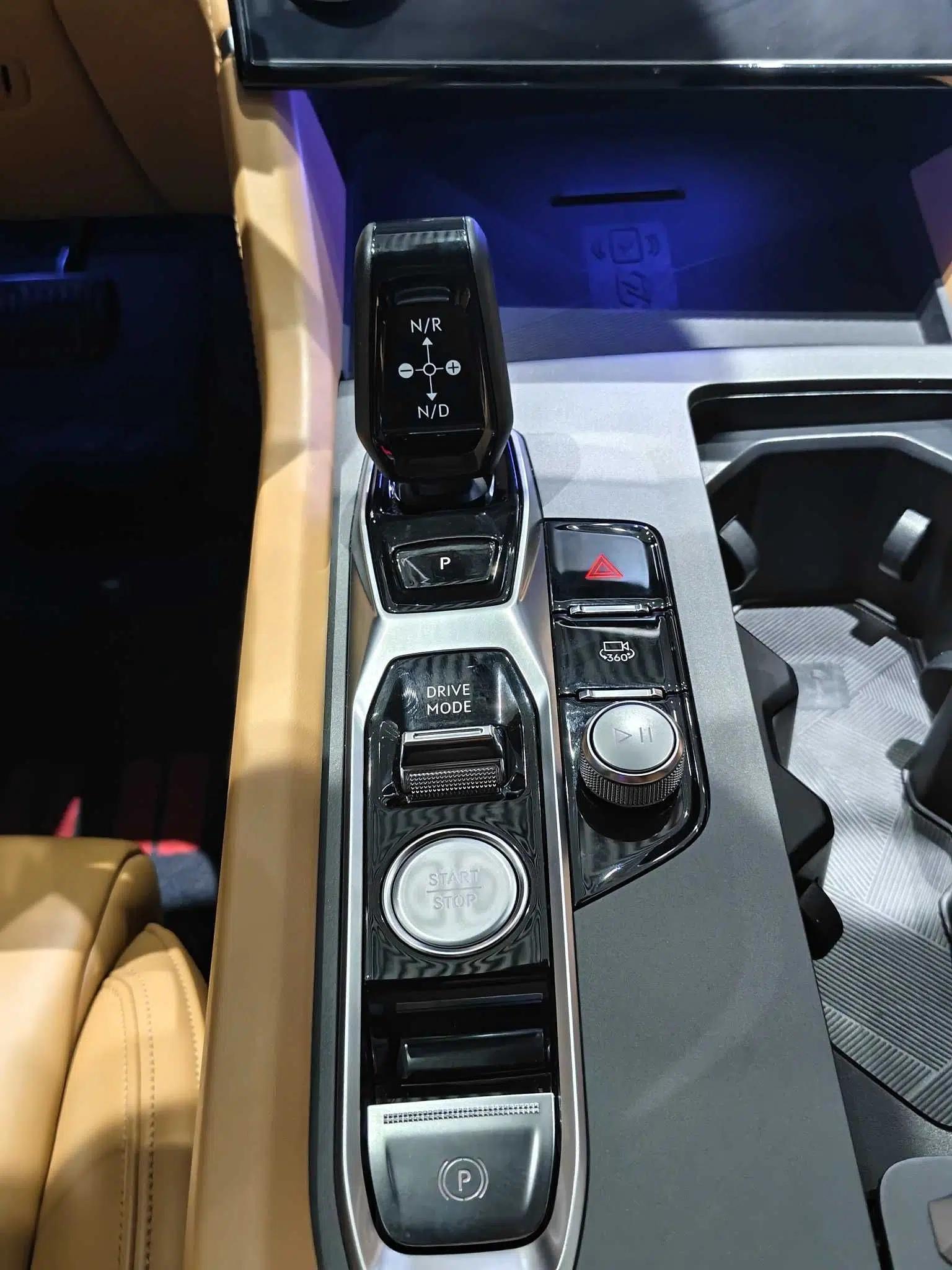 Lynk & Co 09 EM-P 2023 2.0TD EM-P Four-Wheel Drive Asian Games Executive Edition Five Seats — миниатюра 32