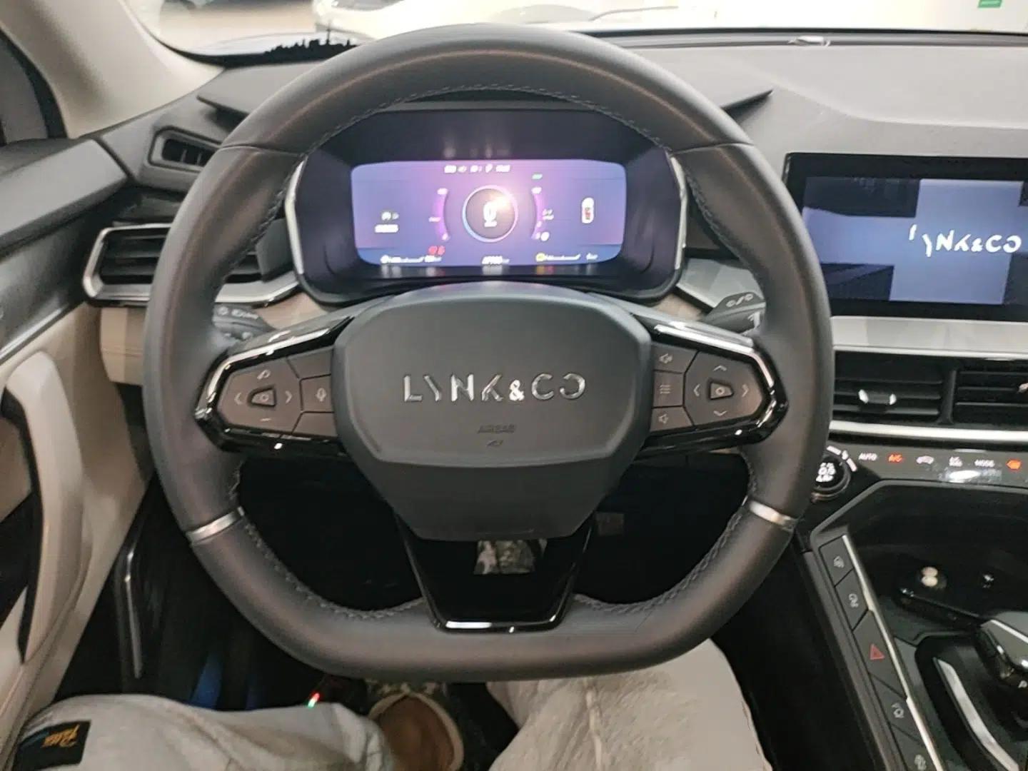Lynk & Co 06 EM-P 2022 PHEV 84 km Range Pro Version — миниатюра 14
