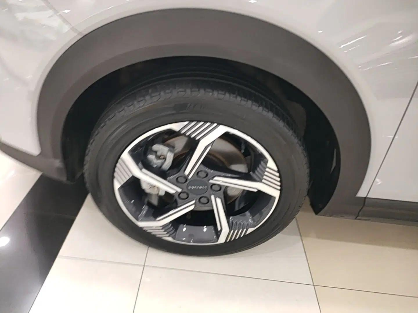 Lynk & Co 06 EM-P 2022 PHEV 84 km Range Pro Version — миниатюра 8