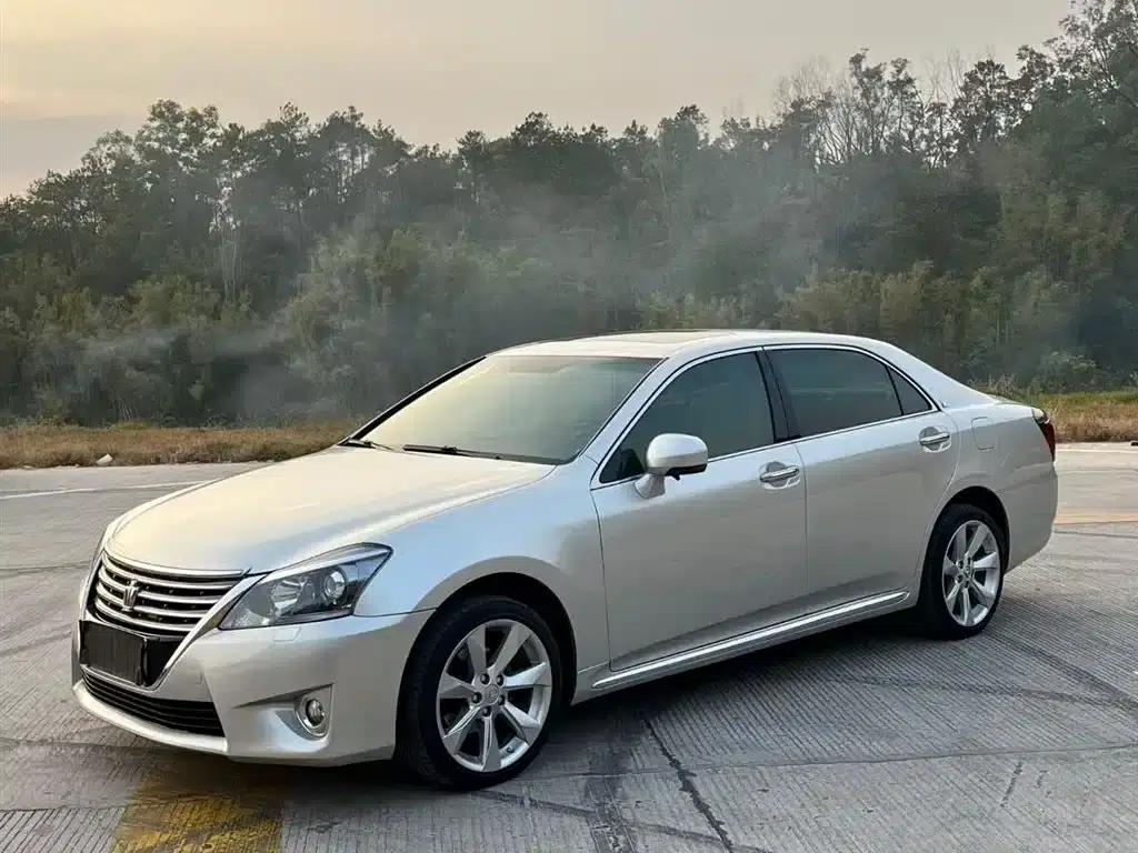 Crown 2012 2.5L Royal — миниатюра 1