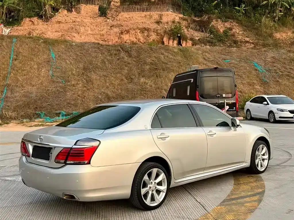 Crown 2012 2.5L Royal — миниатюра 2