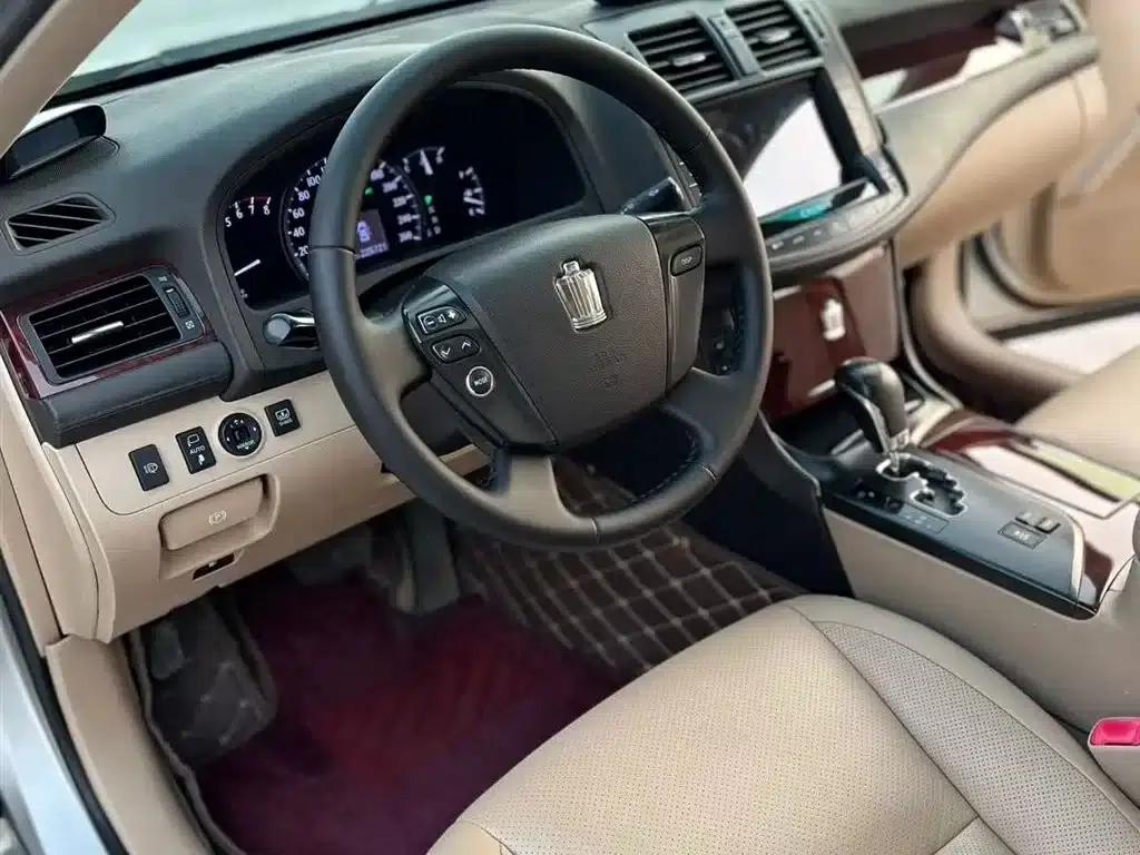 Crown 2012 2.5L Royal — миниатюра 6