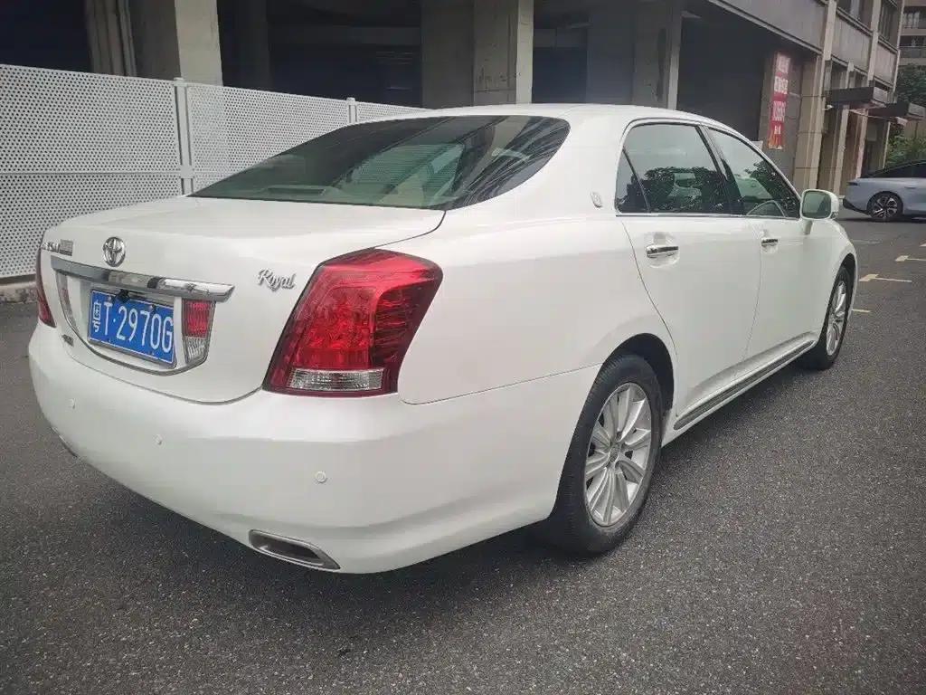 Crown 2010 2.5L Royal — миниатюра 4