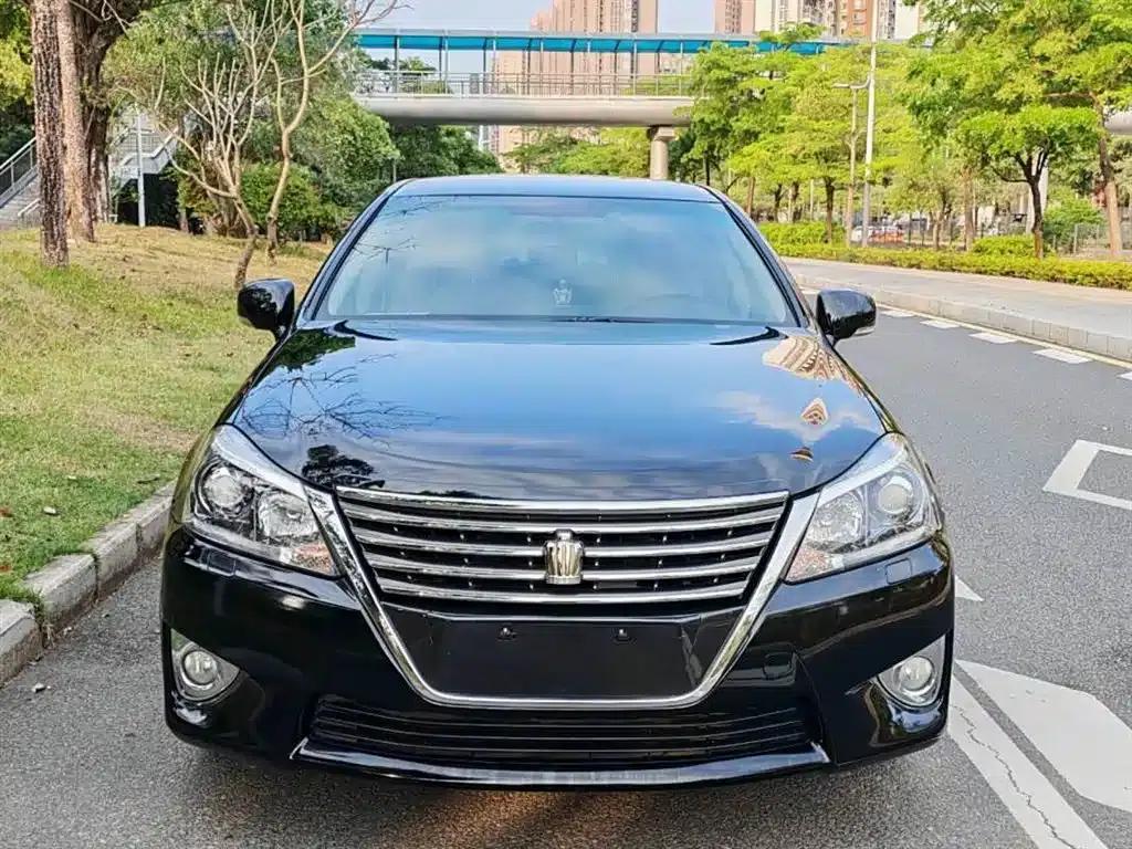 Crown 2012 2.5L Royal — миниатюра 2