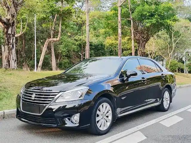 Crown 2012 2.5L Royal