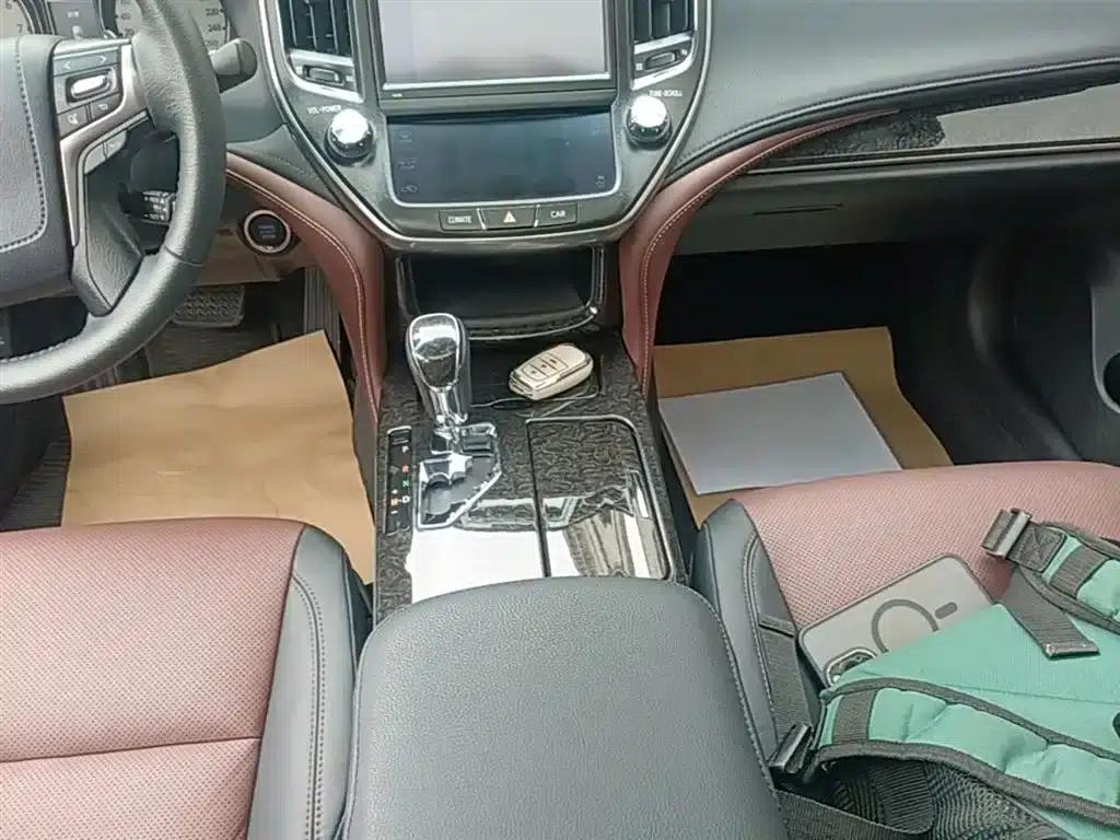 Crown 2018 2.0T Sport Edition — миниатюра 14