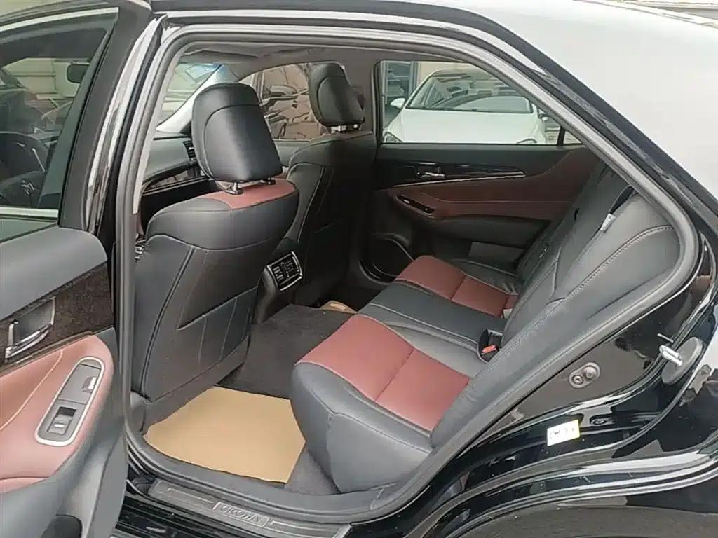 Crown 2018 2.0T Sport Edition — миниатюра 17