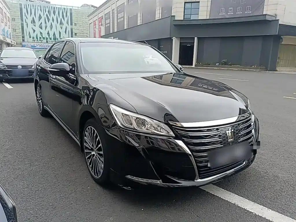 Crown 2018 2.0T Sport Edition — миниатюра 4