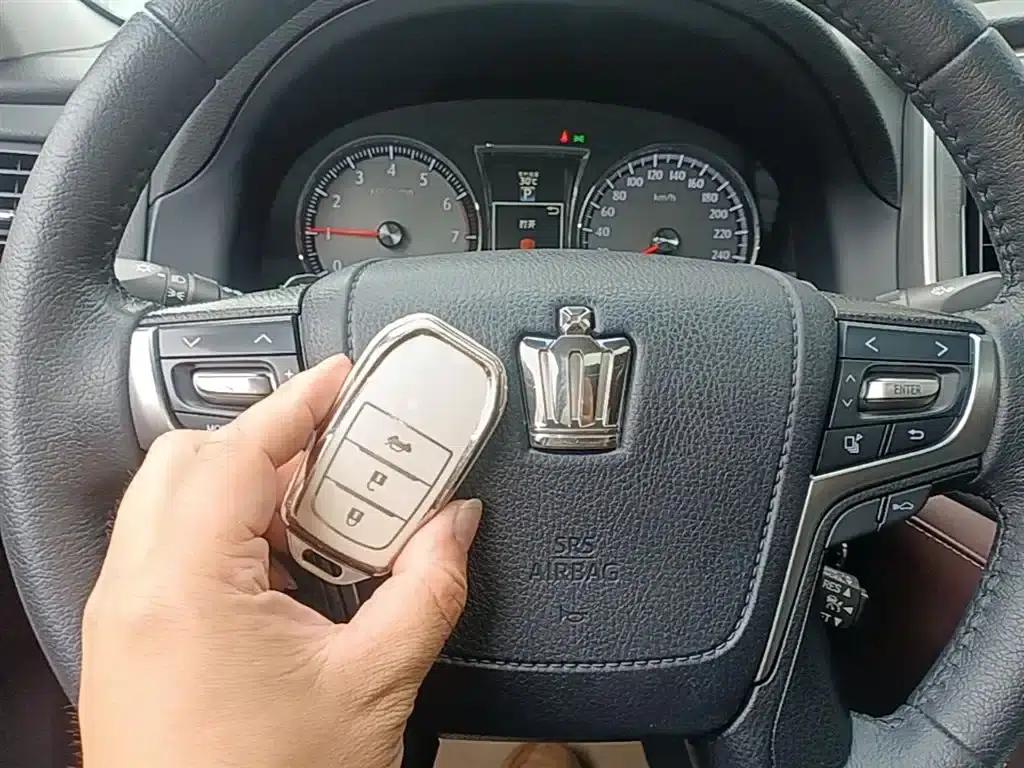 Crown 2018 2.0T Sport Edition — миниатюра 9