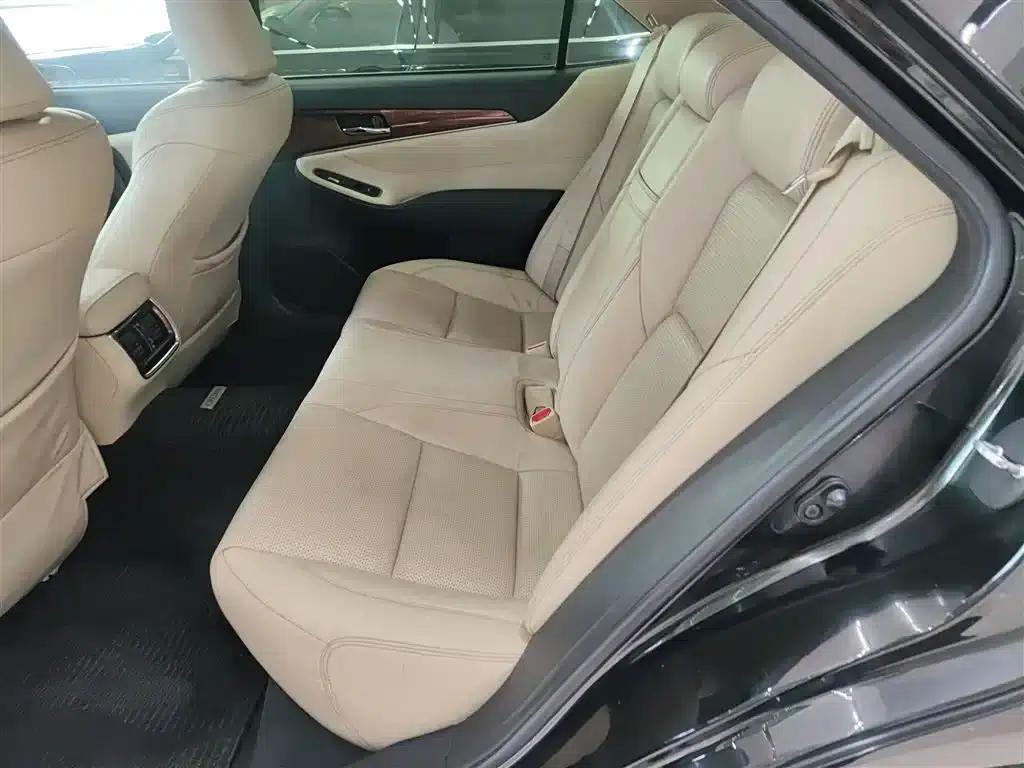 Crown 2015 2.0T Pioneer Edition — миниатюра 13