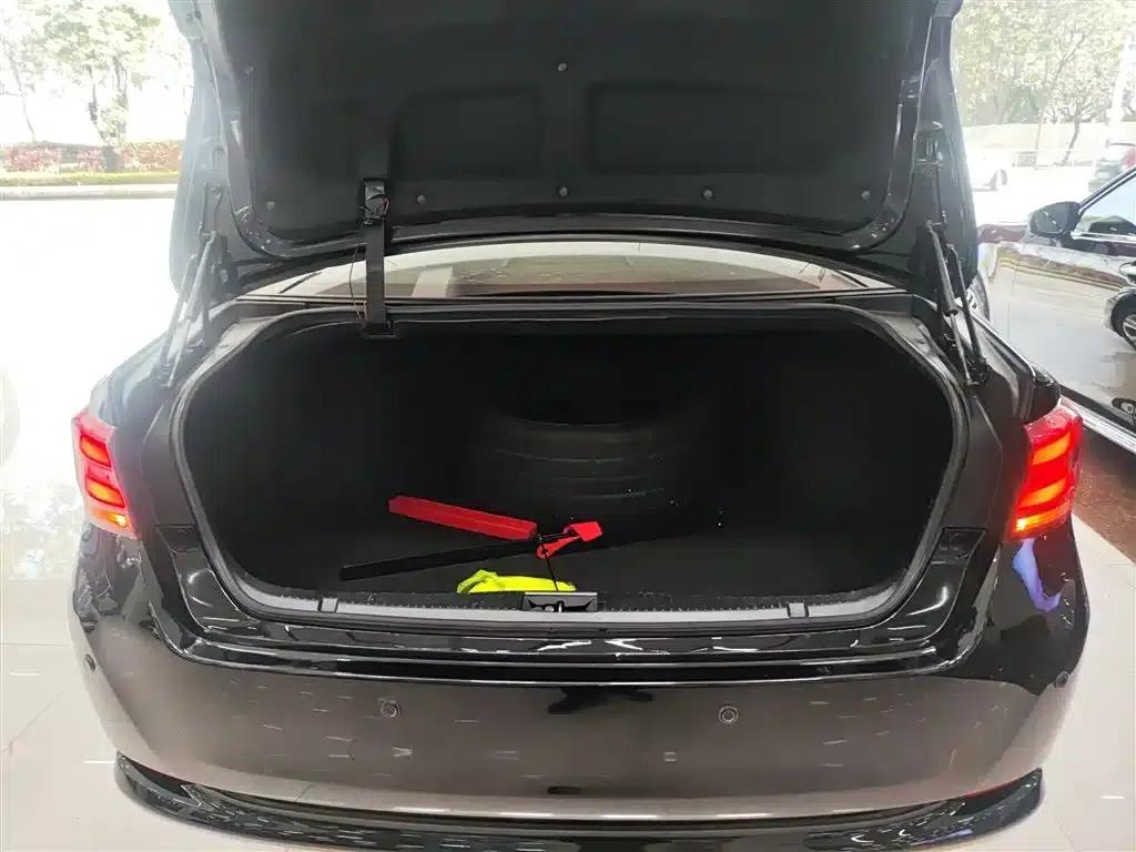 Crown 2015 2.0T Pioneer Edition — миниатюра 15