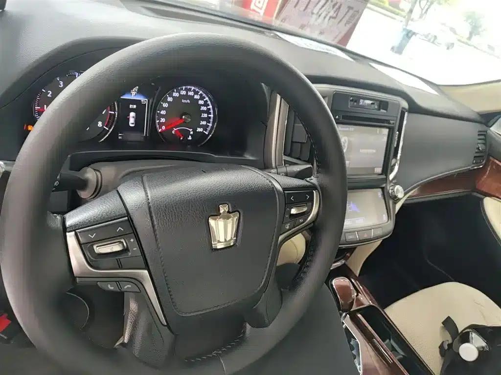 Crown 2015 2.0T Pioneer Edition — миниатюра 6