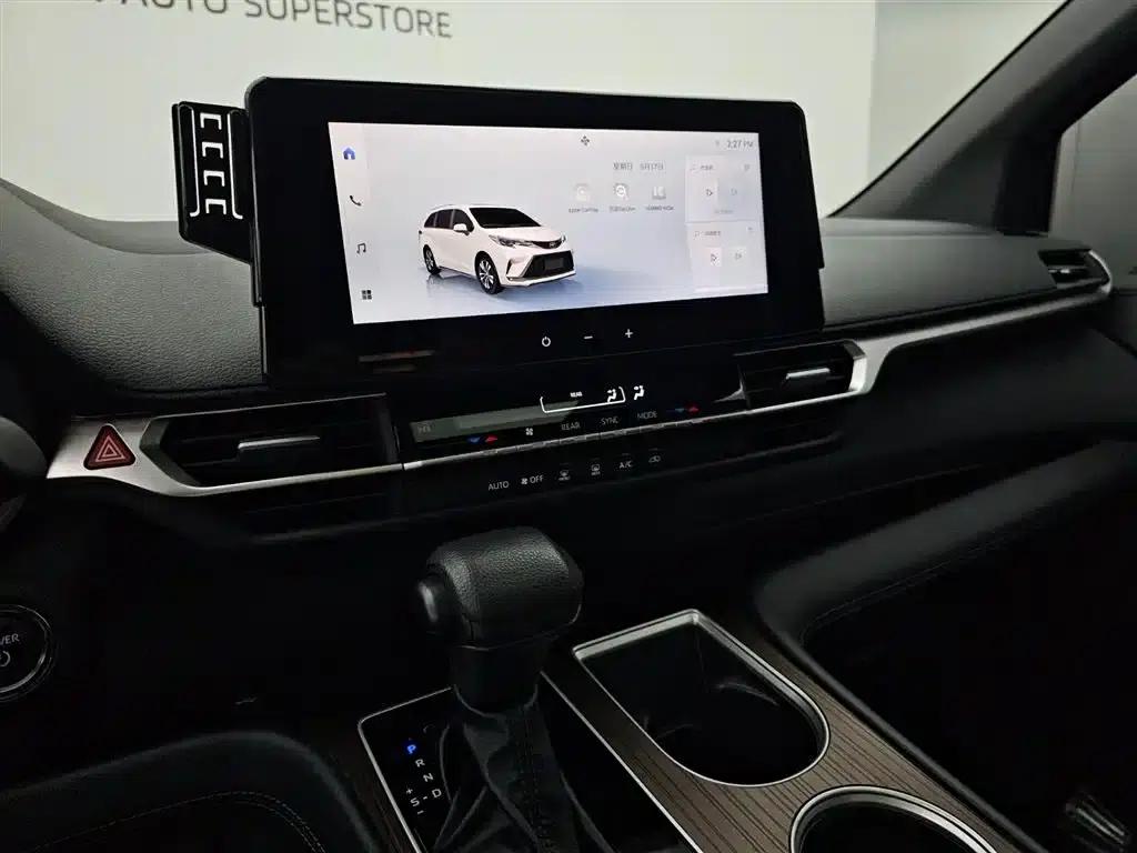 2024 Grevia 2.5L Hybrid Luxury Edition — миниатюра 11